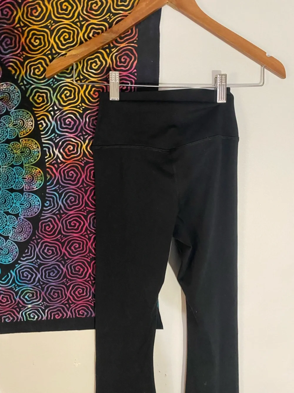 Black AERIE crossover leggings - Picture 3 of 3